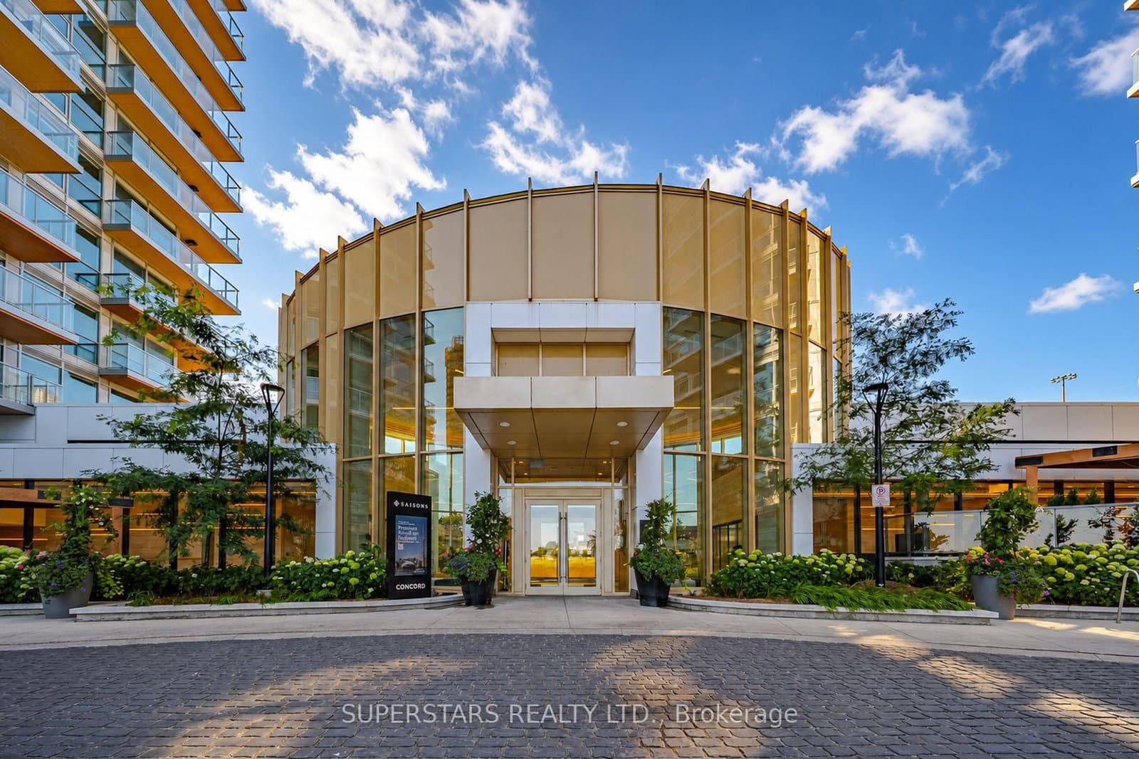 27 McMahon Drive, Unit 810 - Image 1