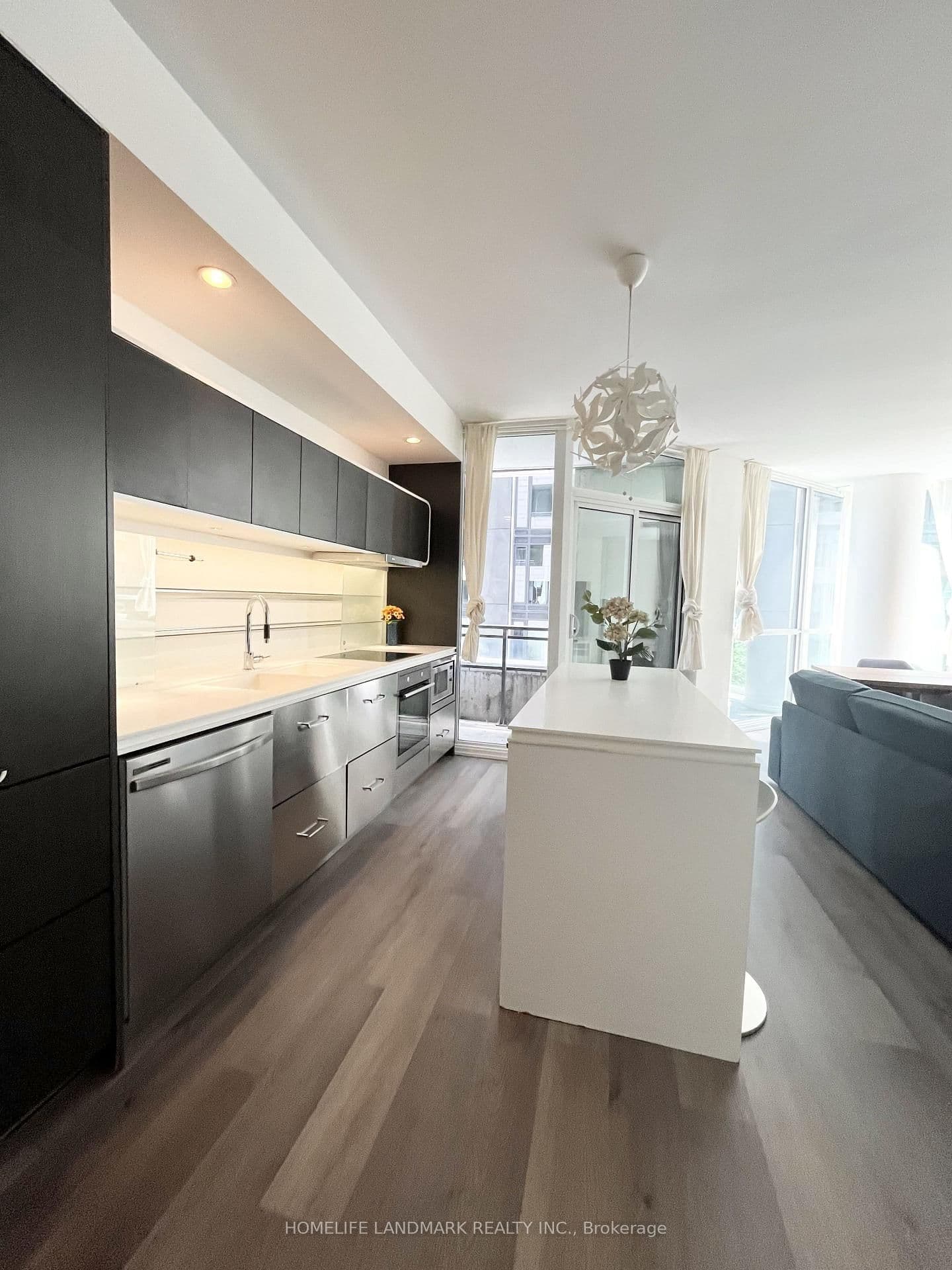 45 Charles Street E, Unit 311 thumbnail 6