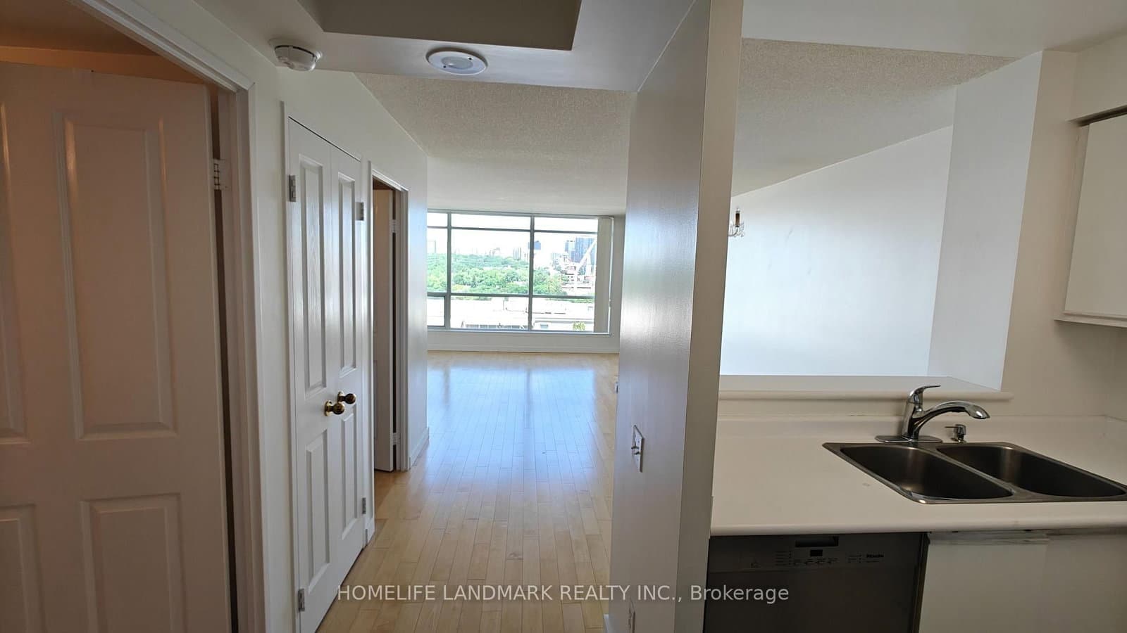 942 Yonge Street, Unit 1116 thumbnail 5