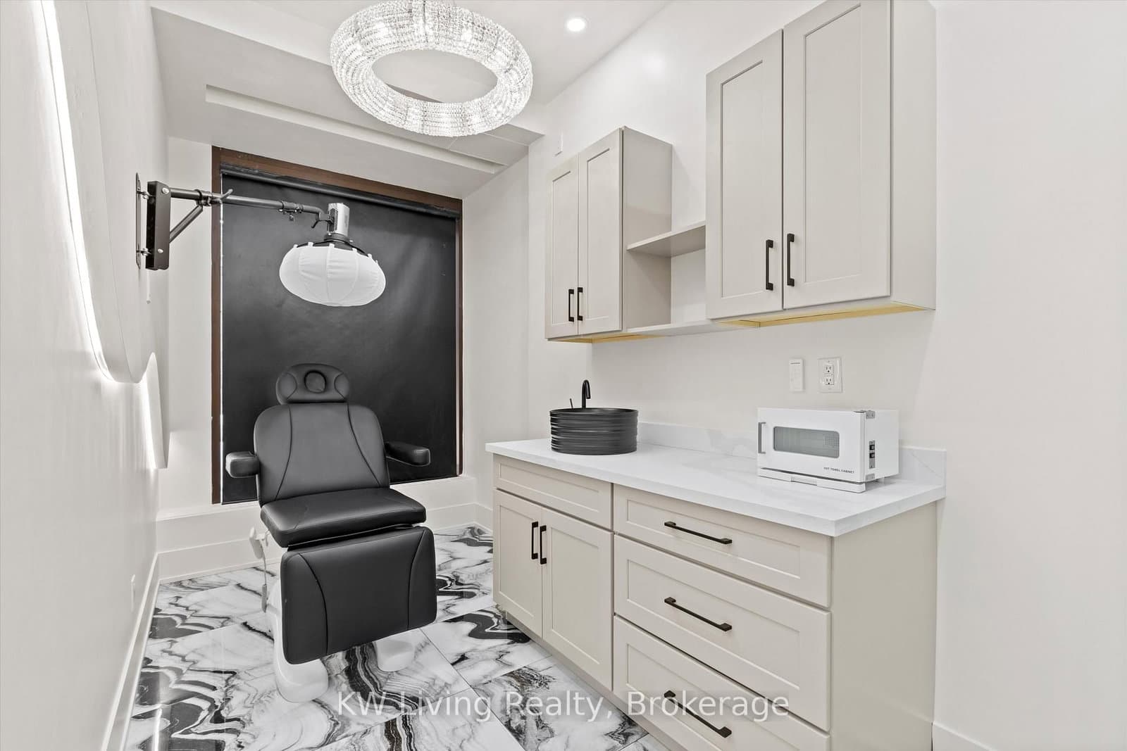 38 Avenue Road, Unit 1-2 thumbnail 14