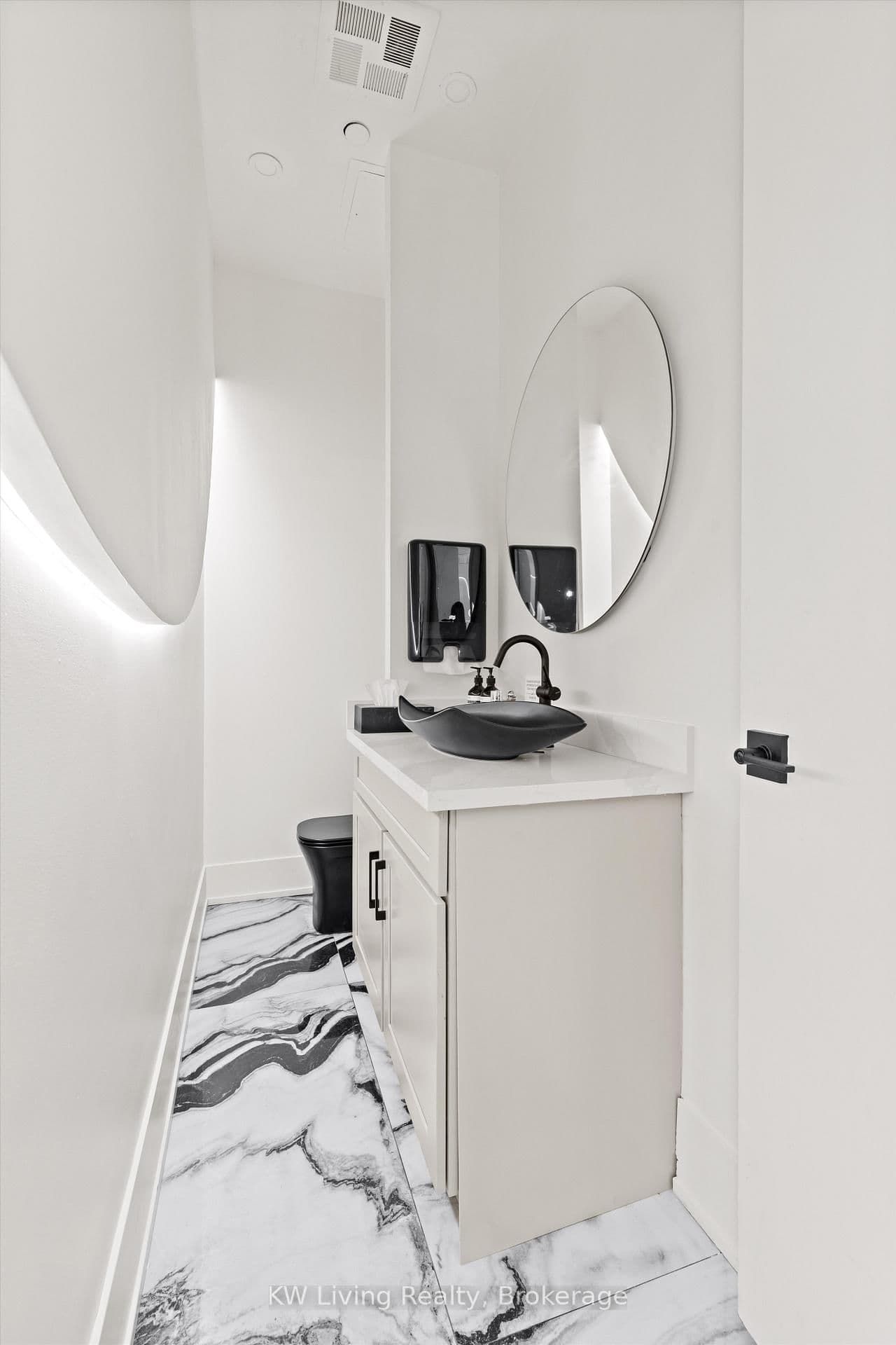 38 Avenue Road, Unit 1-2 thumbnail 15
