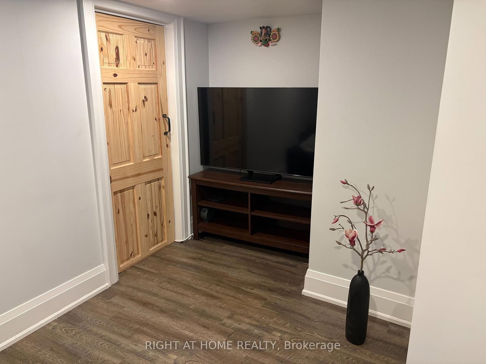 39 Amherst Avenue, Unit Lower thumbnail 9