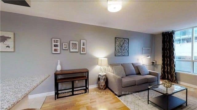 168 Simcoe Street, Unit 722 thumbnail 2