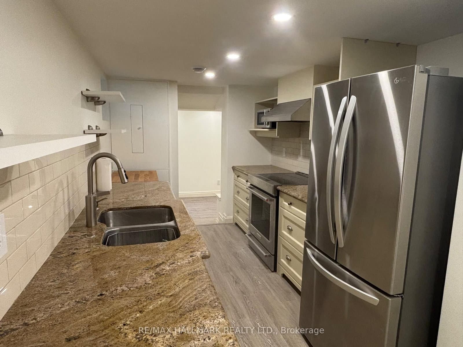 3 Whitewood Road, Unit Lower thumbnail 2