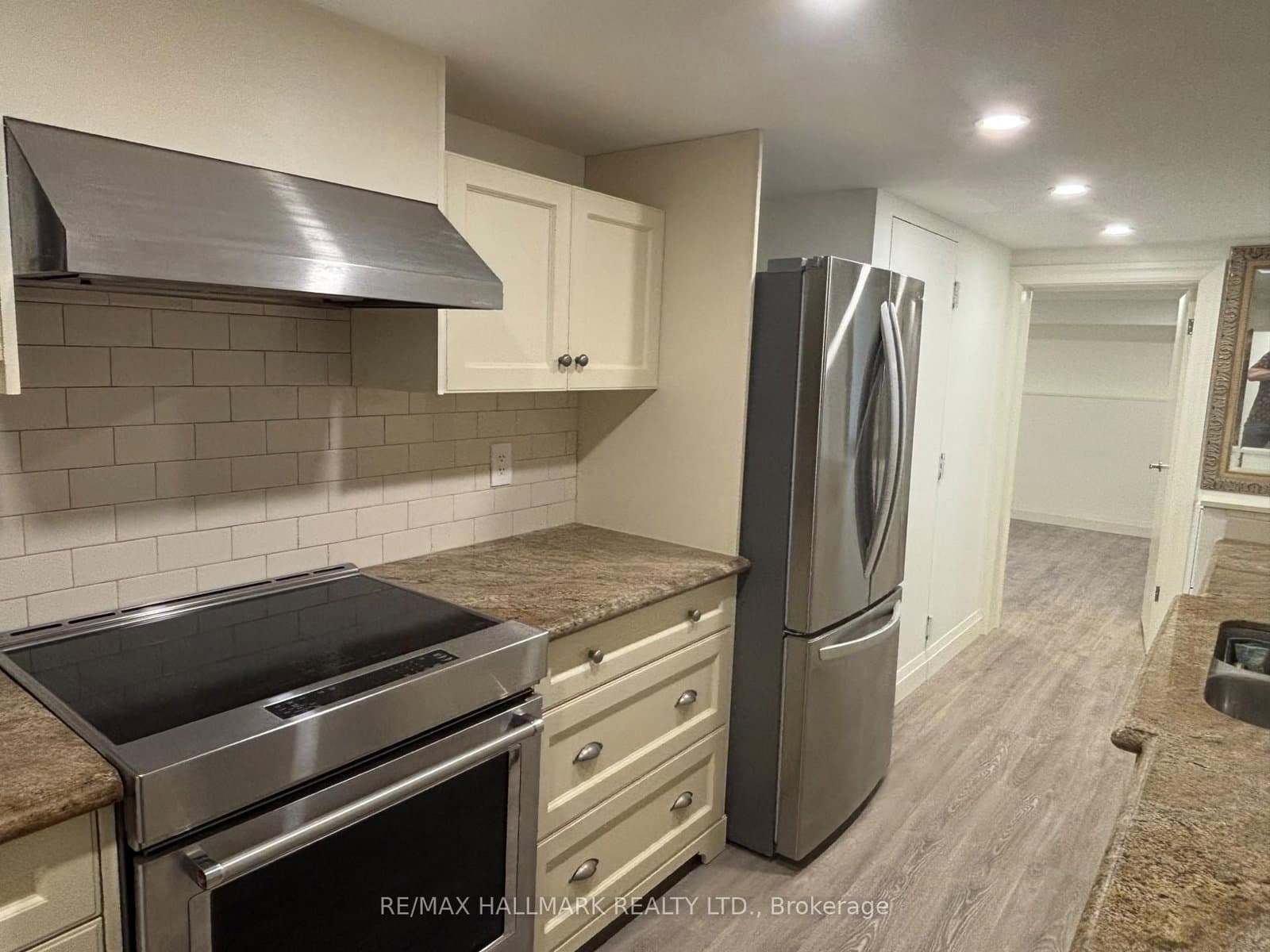 3 Whitewood Road, Unit Lower thumbnail 4