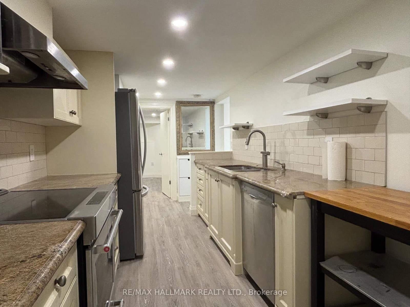 3 Whitewood Road, Unit Lower thumbnail 7