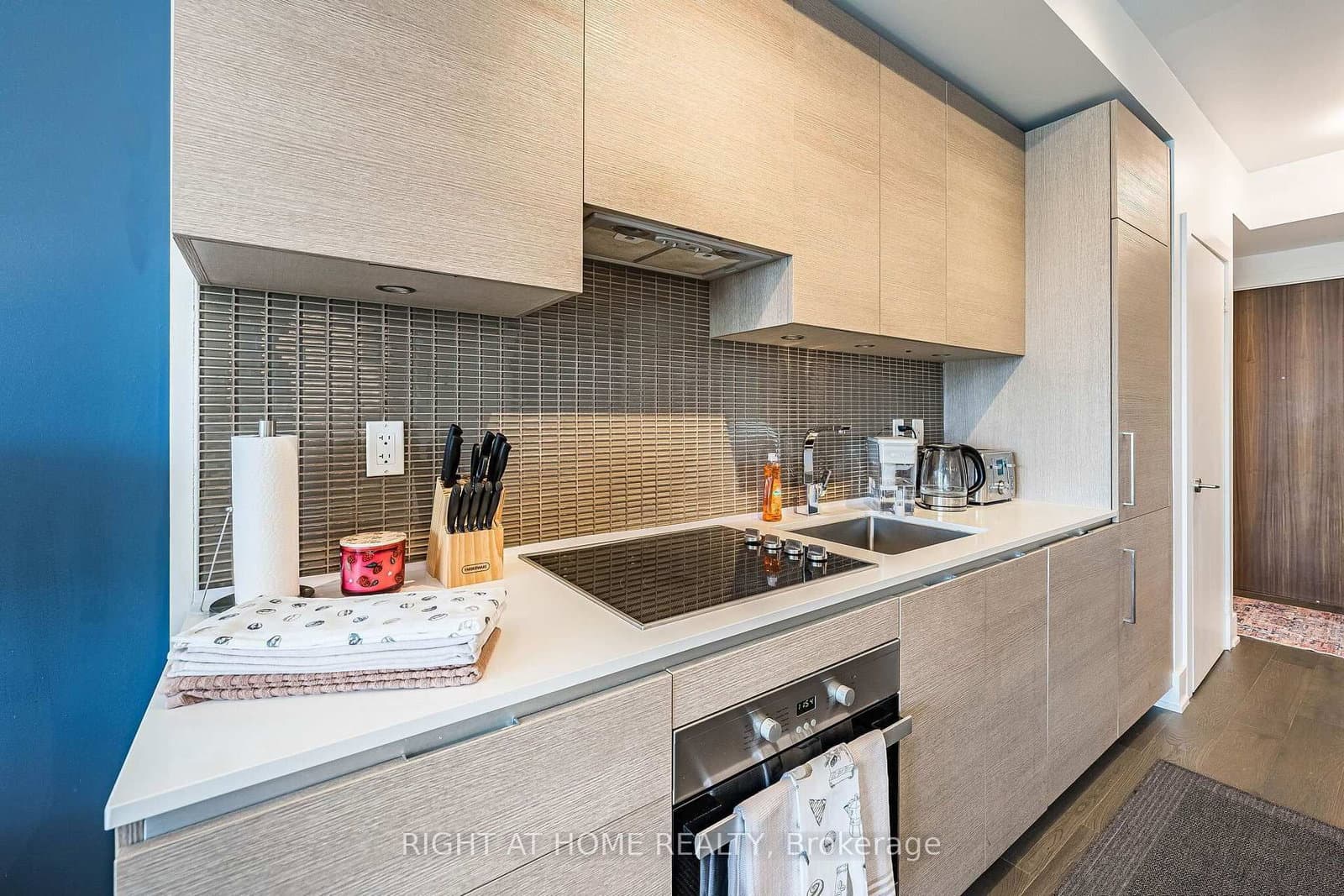 200 W Bloor Street W, Unit 1604 thumbnail 14