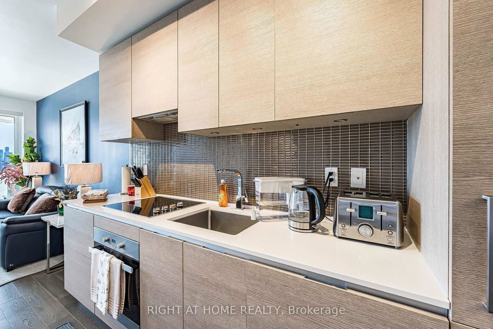 200 W Bloor Street W, Unit 1604 thumbnail 15