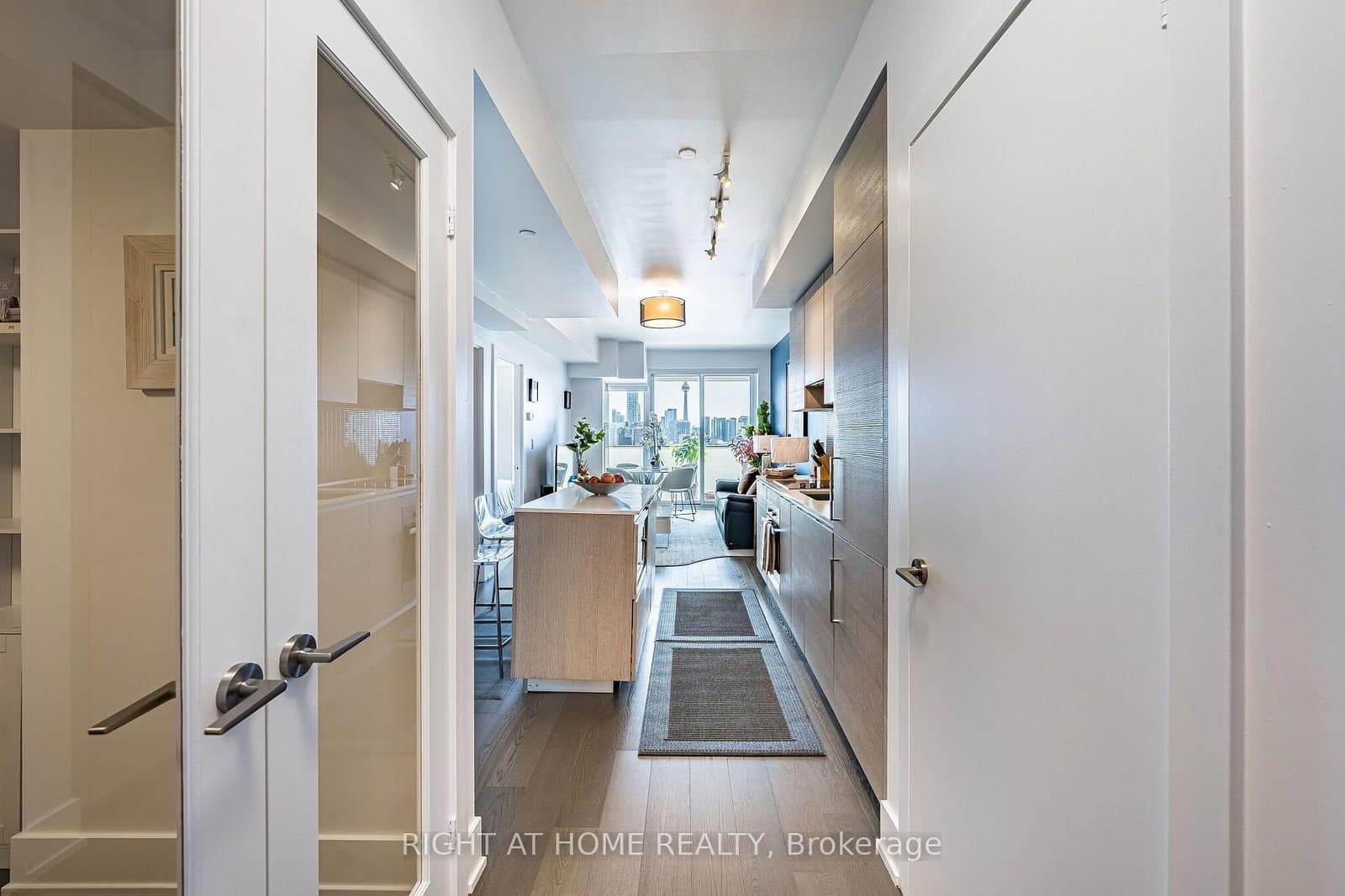 200 W Bloor Street W, Unit 1604 thumbnail 9