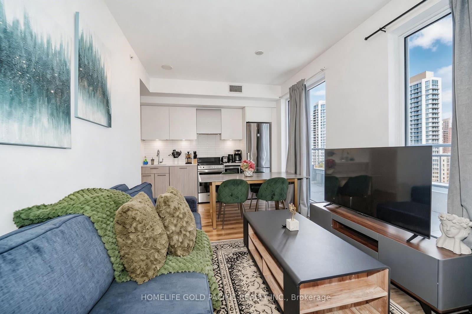 #925 - 251 Jarvis Street
