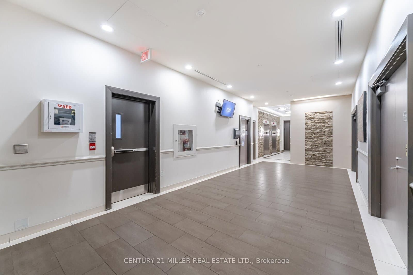 35 Saranac Boulevard, Unit Ph08 thumbnail 8
