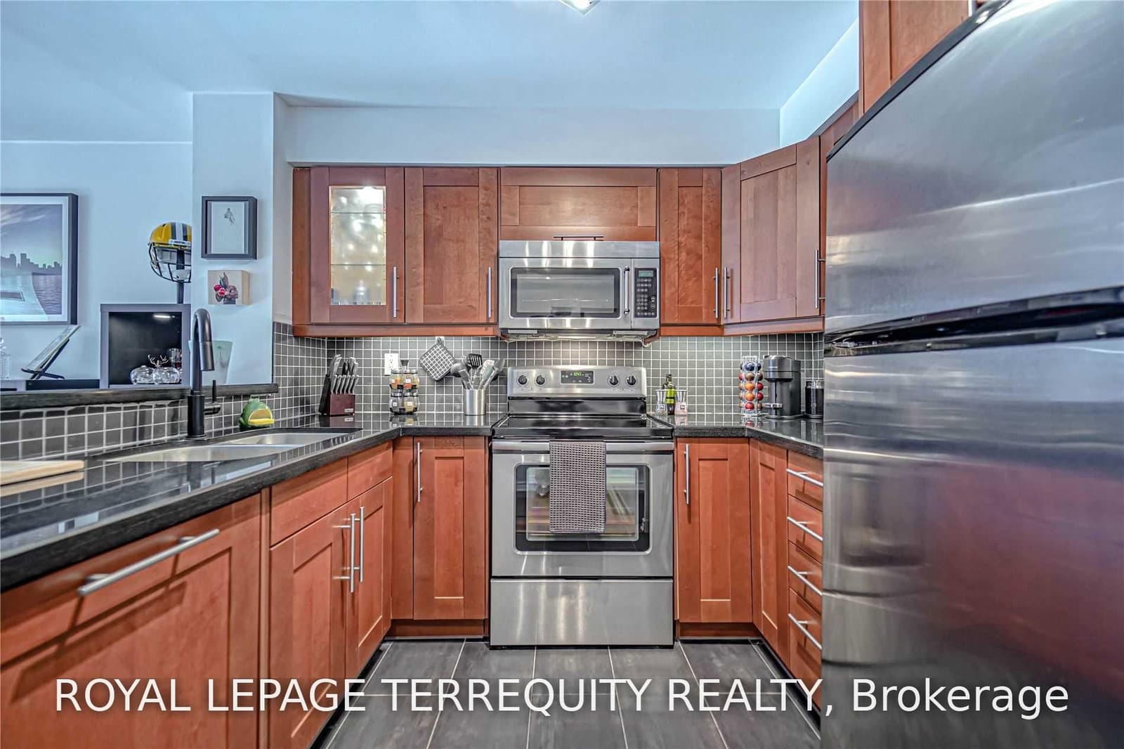 942 Yonge Street, Unit 319 thumbnail 4