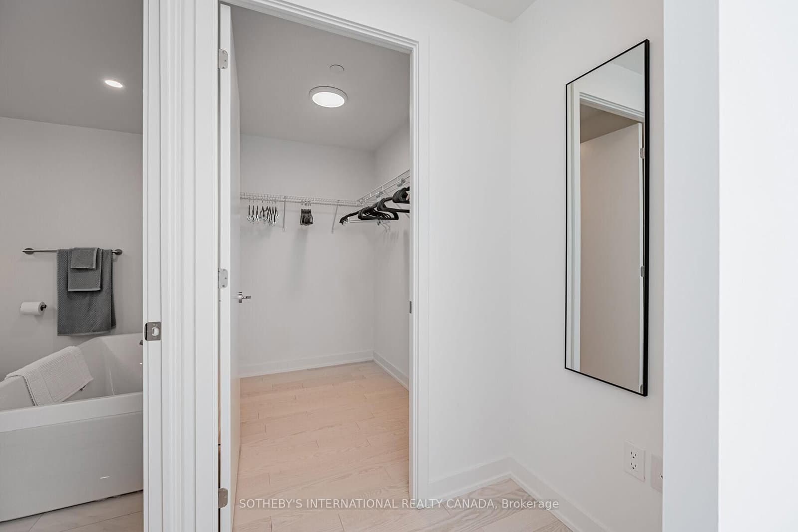 15 Queens Quay E, Unit 3403 thumbnail 16