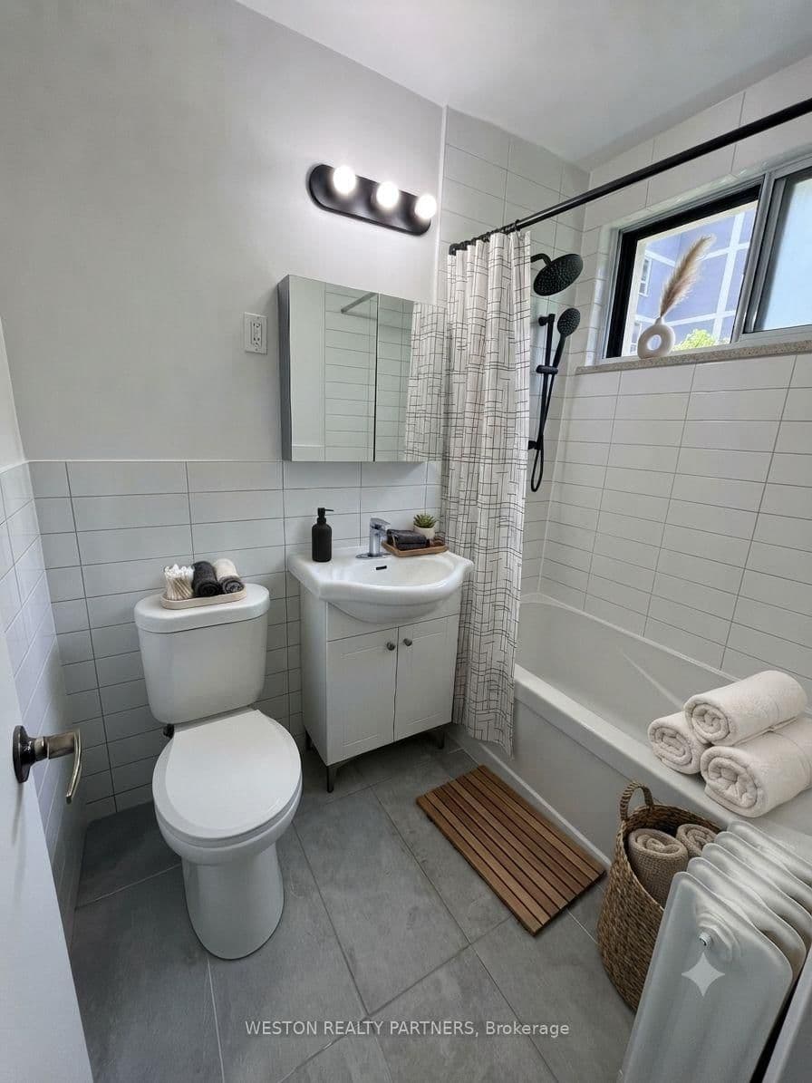 88 Wellesley Street E, Unit 304 thumbnail 3