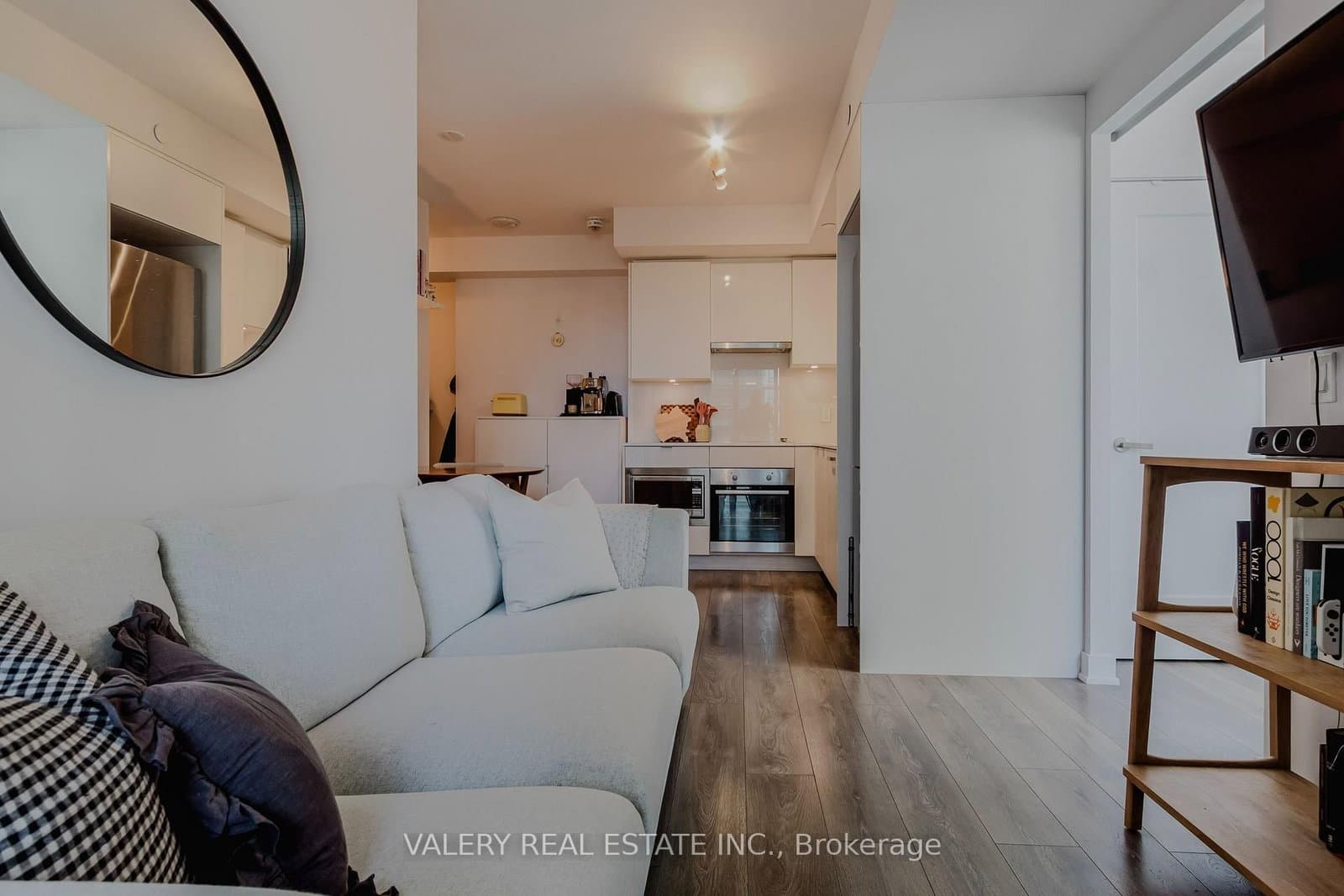195 Redpath Avenue, Unit 712 thumbnail 15