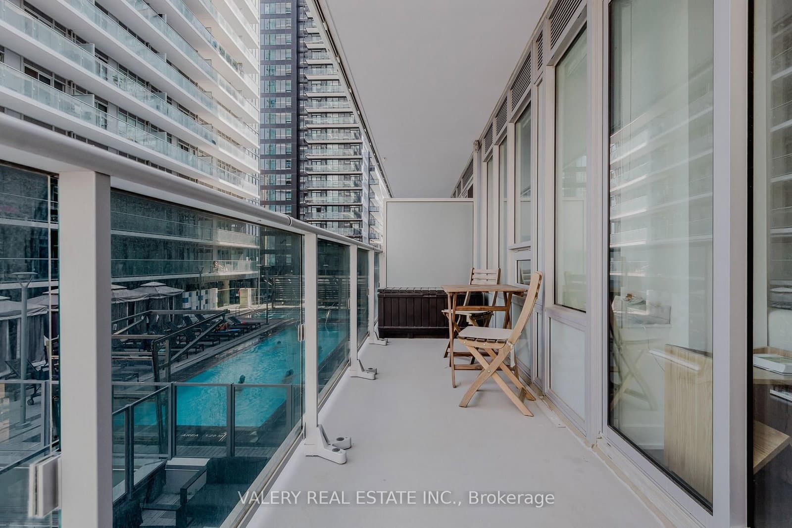 195 Redpath Avenue, Unit 712 thumbnail 23
