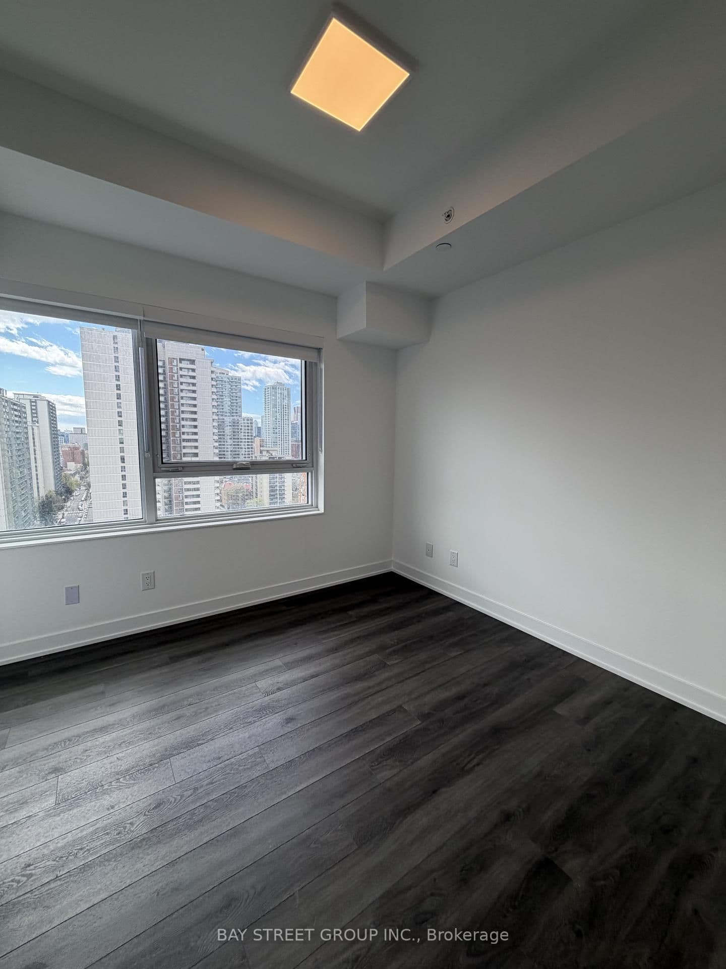 609 Sherbourne Street, Unit 1710 thumbnail 5