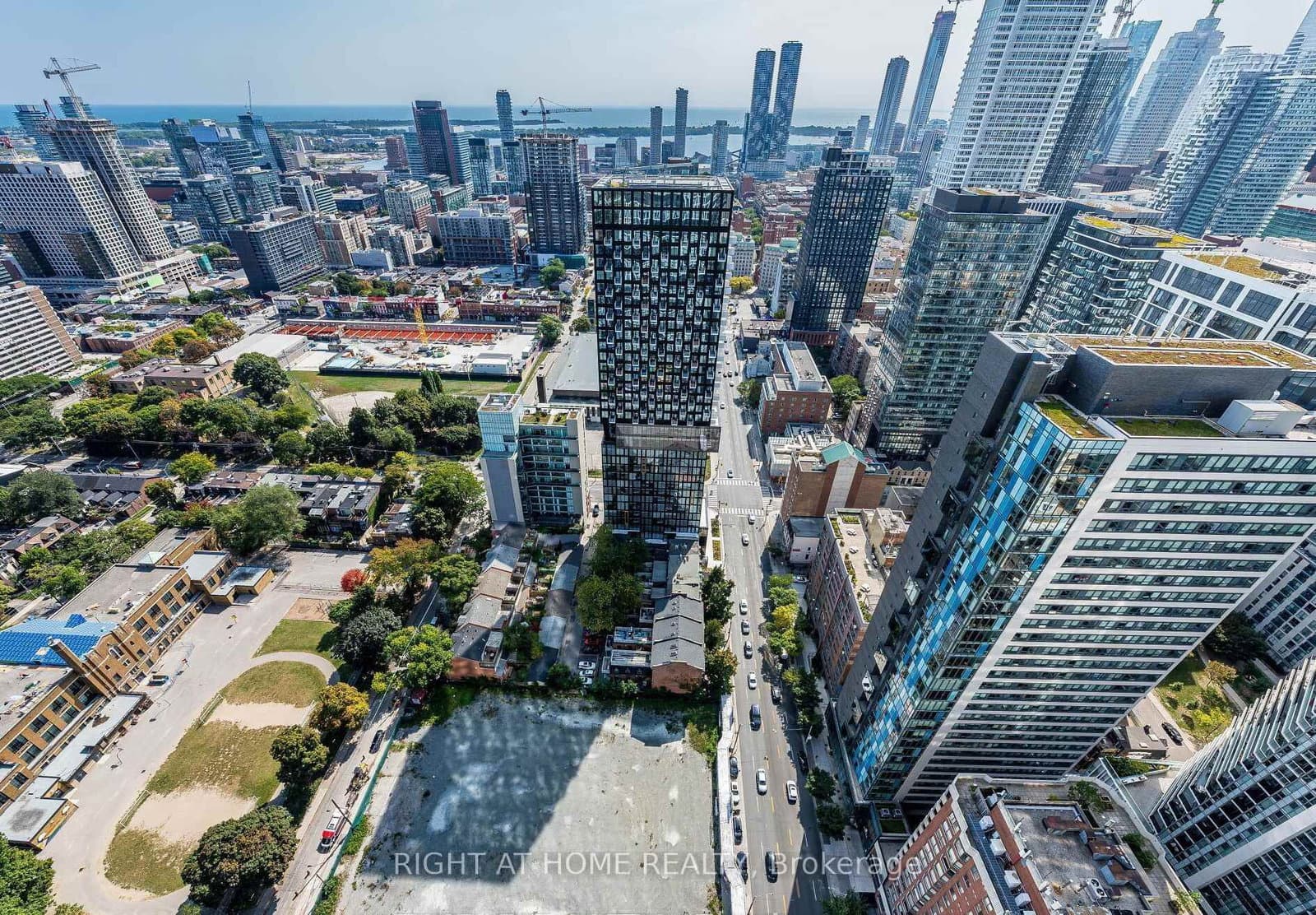 181 Dundas Street E, Unit 4608 thumbnail 9