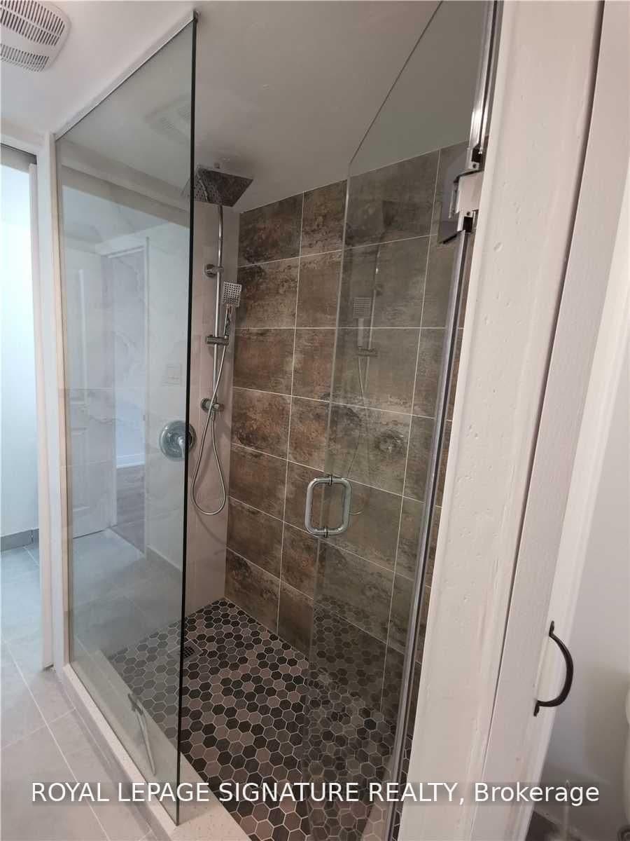 633 Bay Street, Unit 419 thumbnail 17