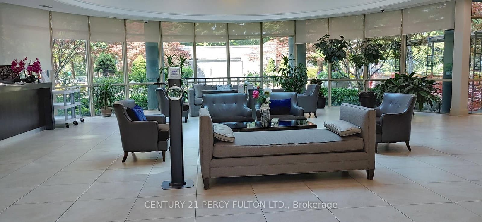 28 Harrison Garden Boulevard, Unit 709 thumbnail 4