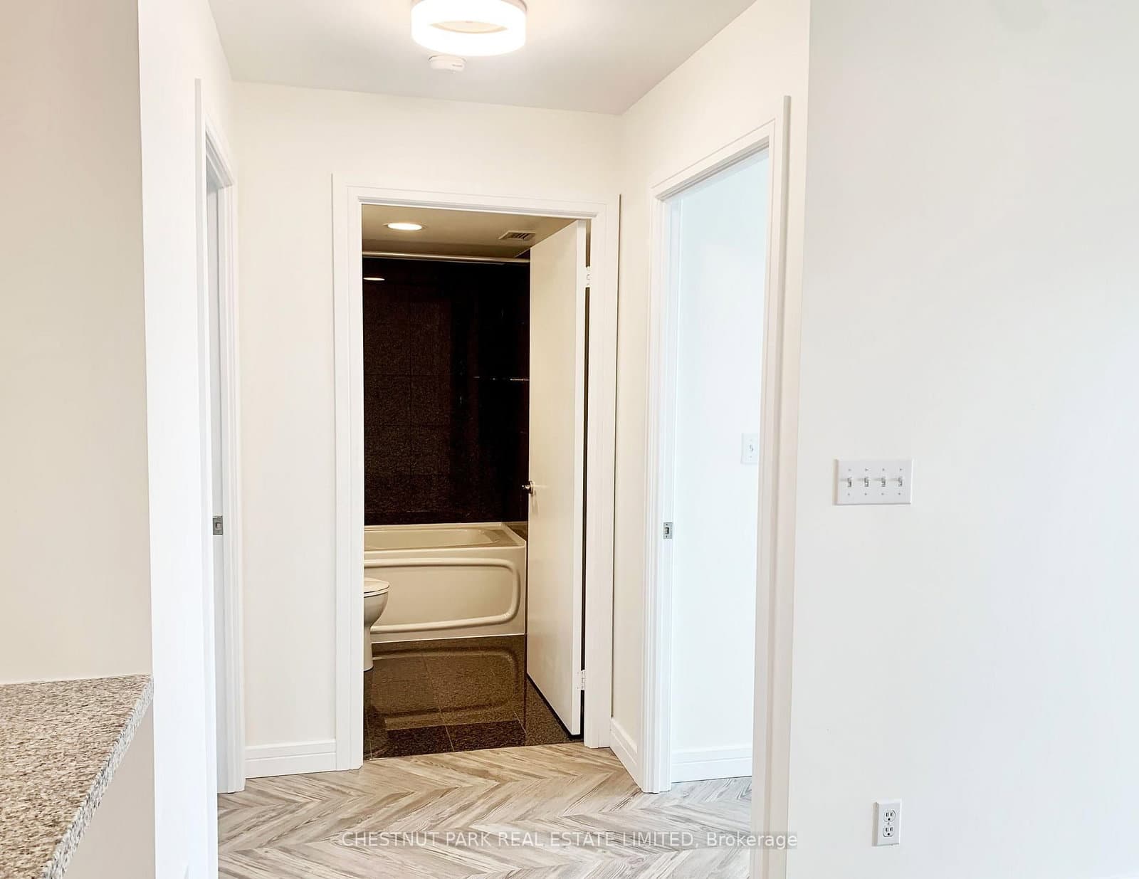 18 Harrison Garden Boulevard, Unit 2504 thumbnail 15