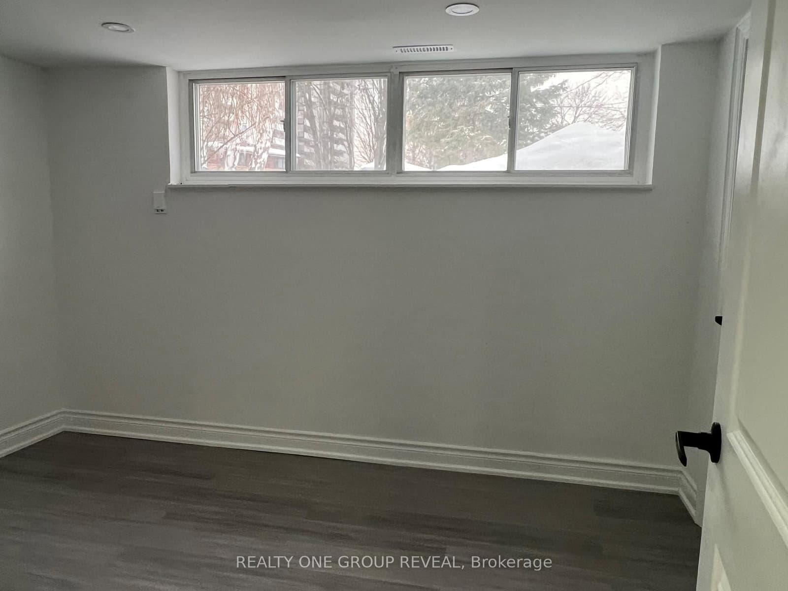 75 Regatta Crescent, Unit Basement thumbnail 10