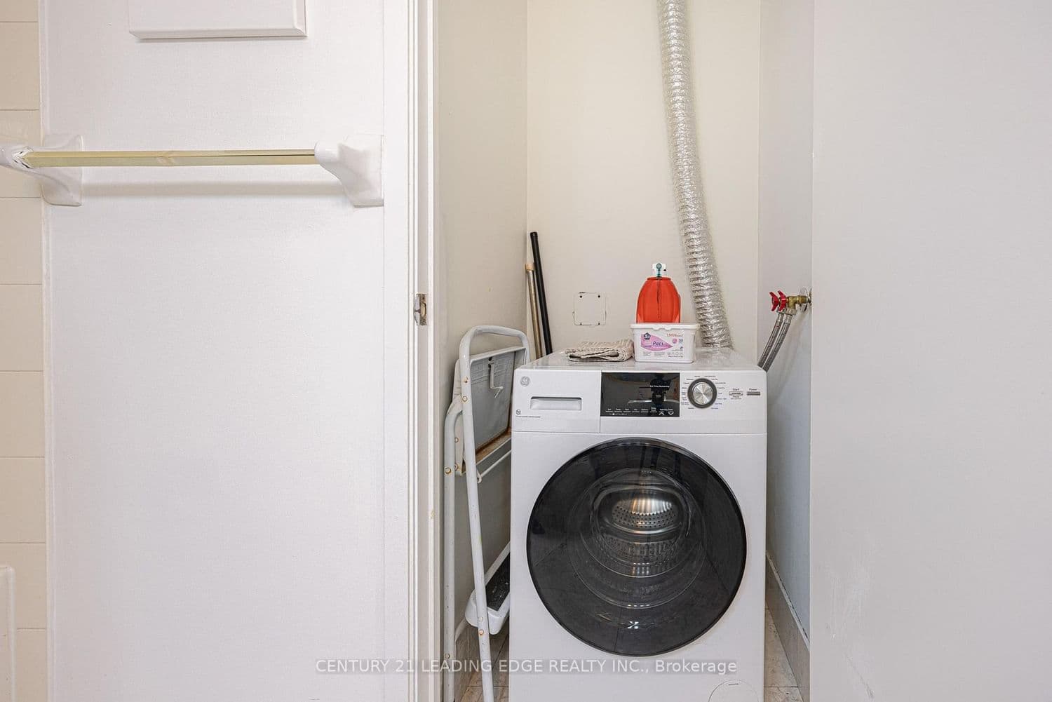 85 Bloor Street E, Unit 1413 thumbnail 21