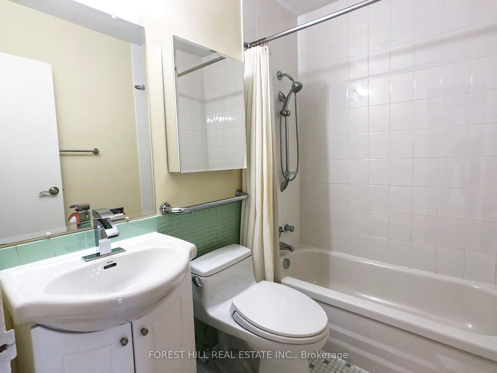 335 Lonsdale Road, Unit 502 thumbnail 16