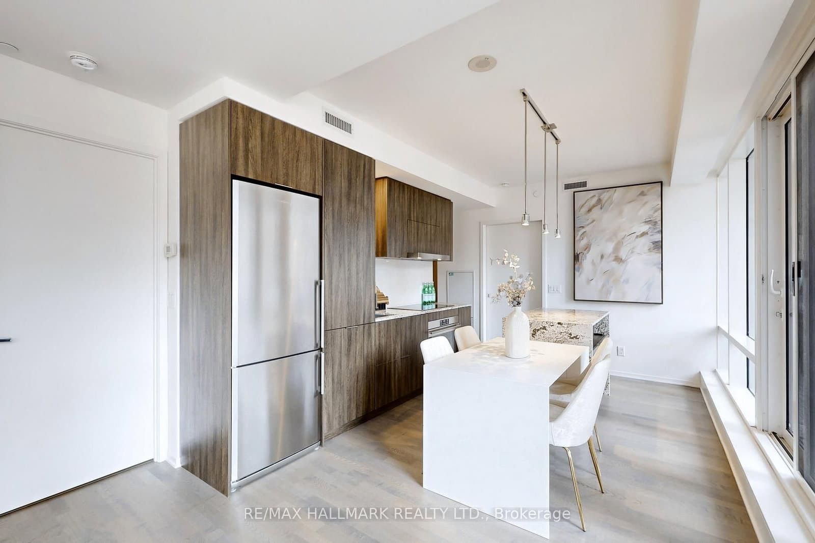 1 Bloor Street E, Unit 520 thumbnail 3