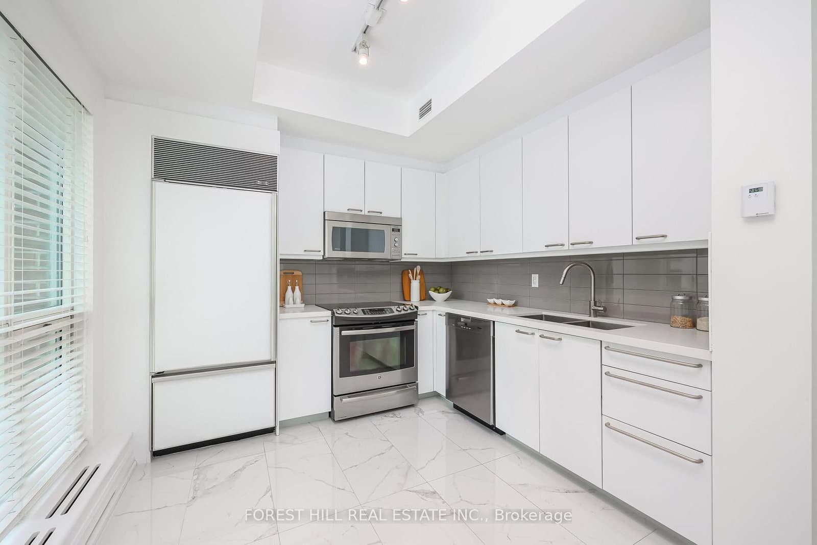 38 Avenue Road, Unit 305 thumbnail 15