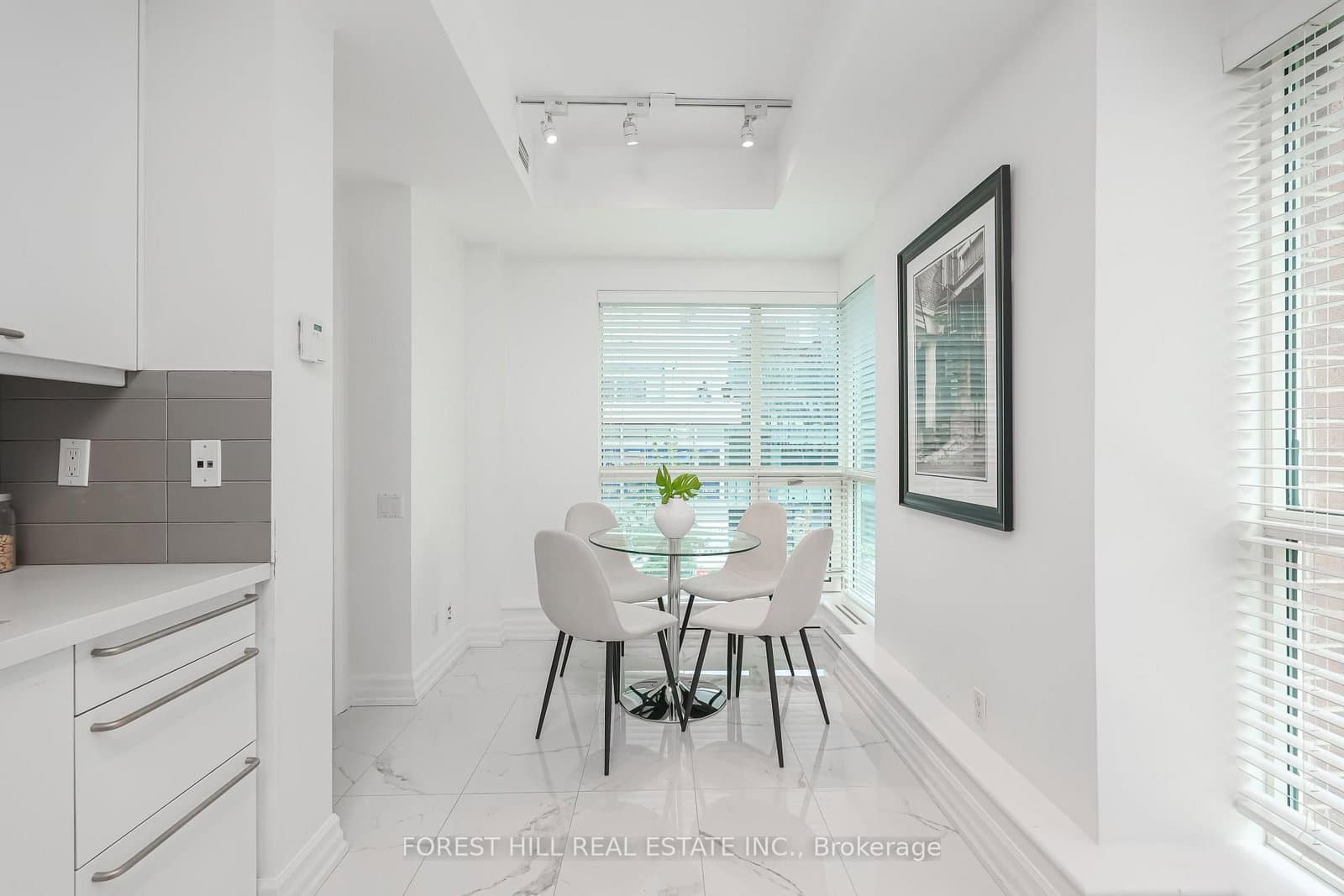 38 Avenue Road, Unit 305 thumbnail 17