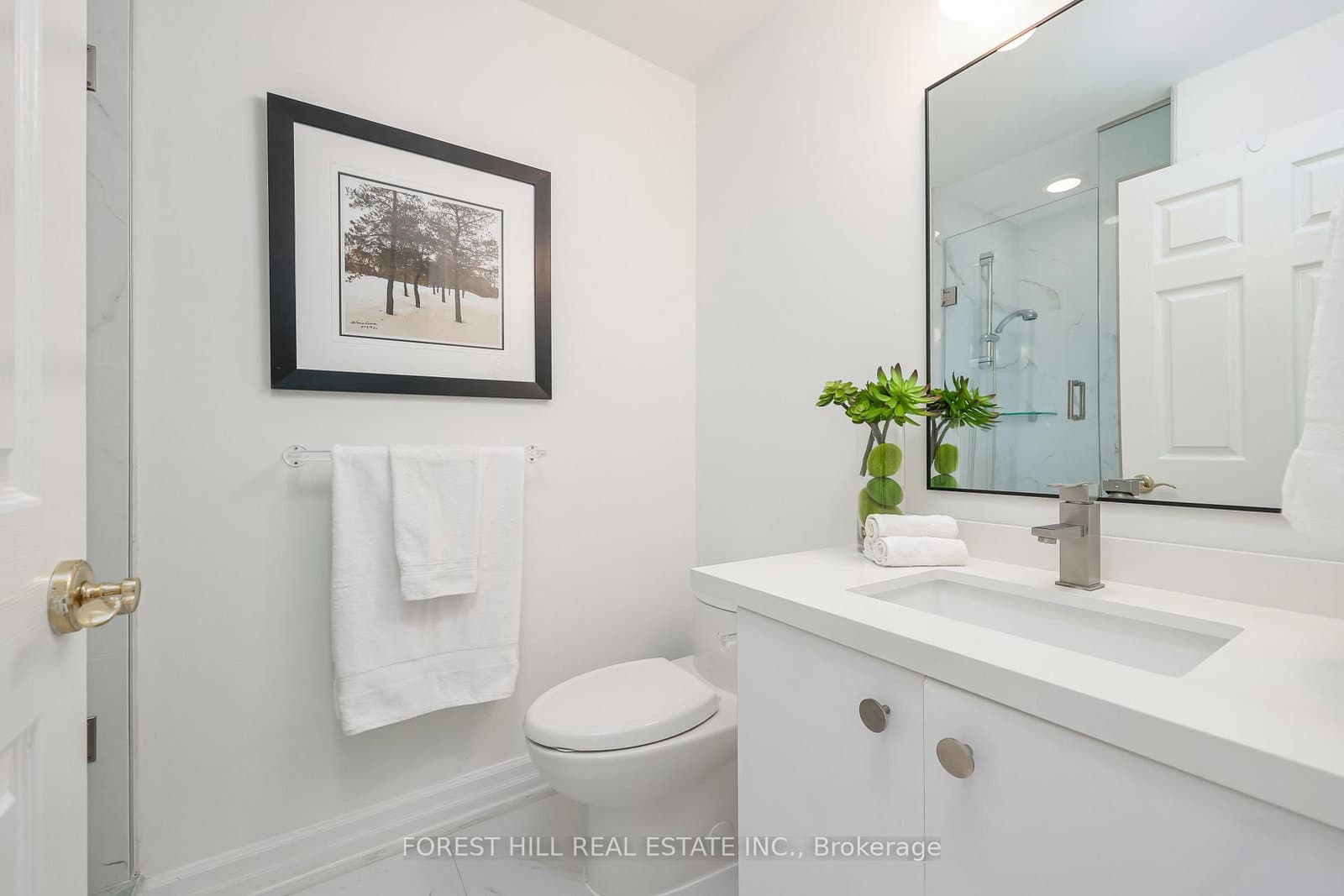 38 Avenue Road, Unit 305 thumbnail 24
