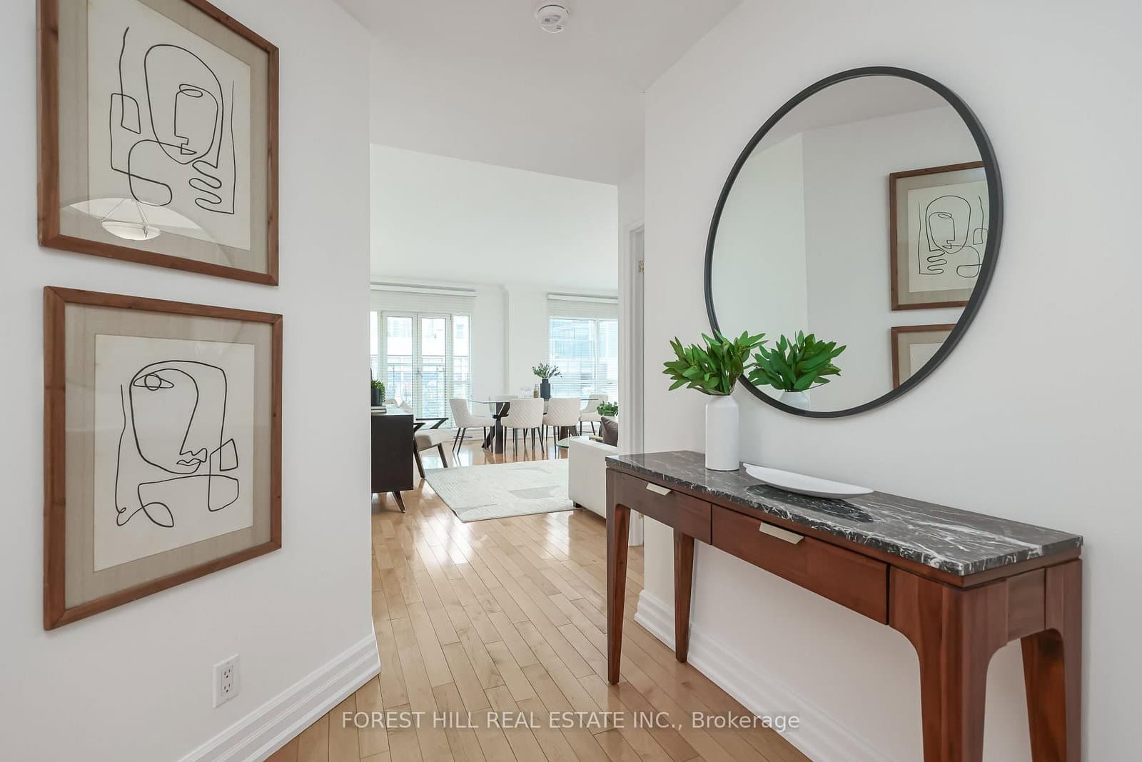 38 Avenue Road, Unit 305 thumbnail 5