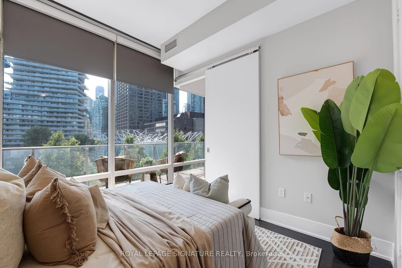 39 Queens Quay E, Unit 337 thumbnail 17