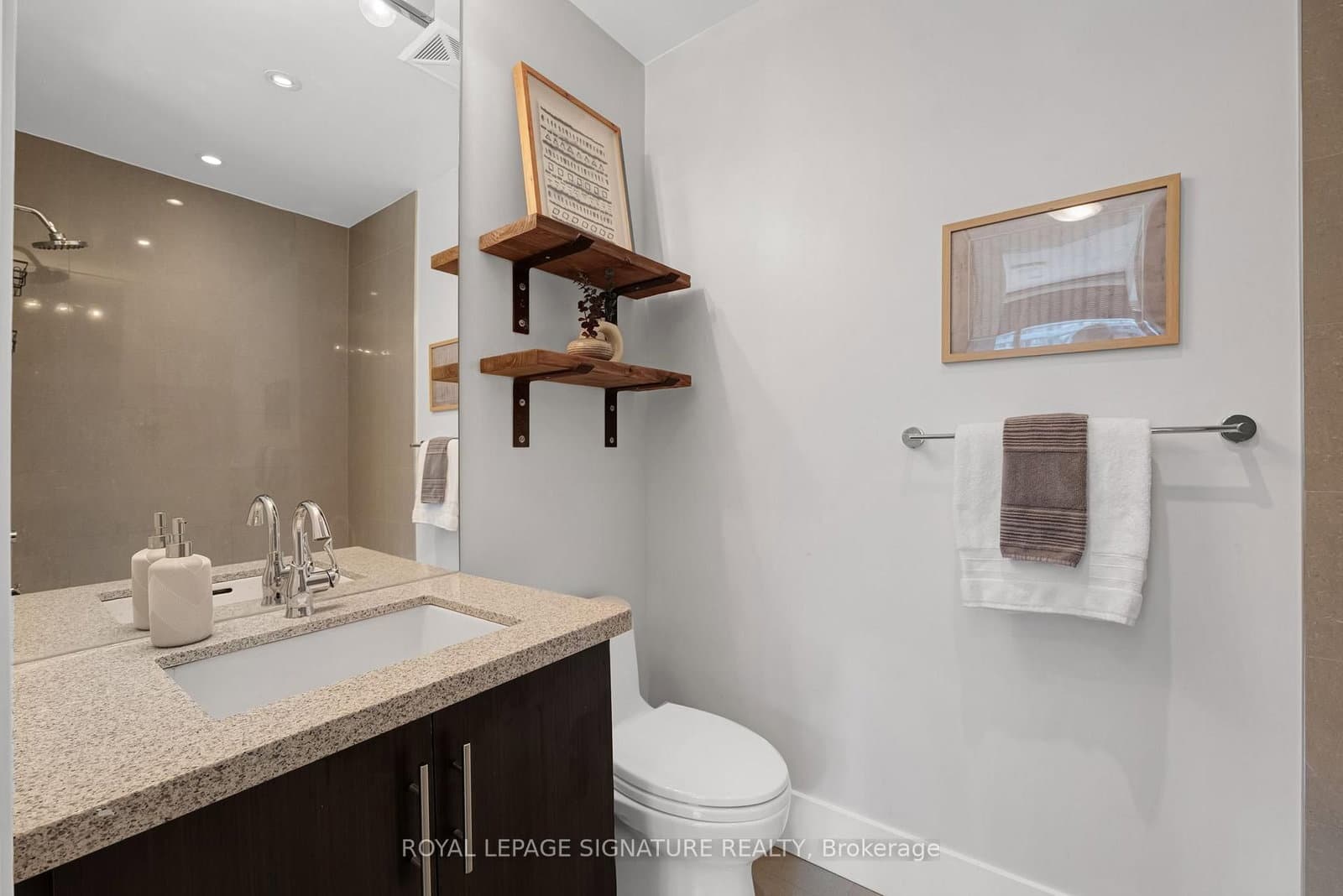39 Queens Quay E, Unit 337 thumbnail 18