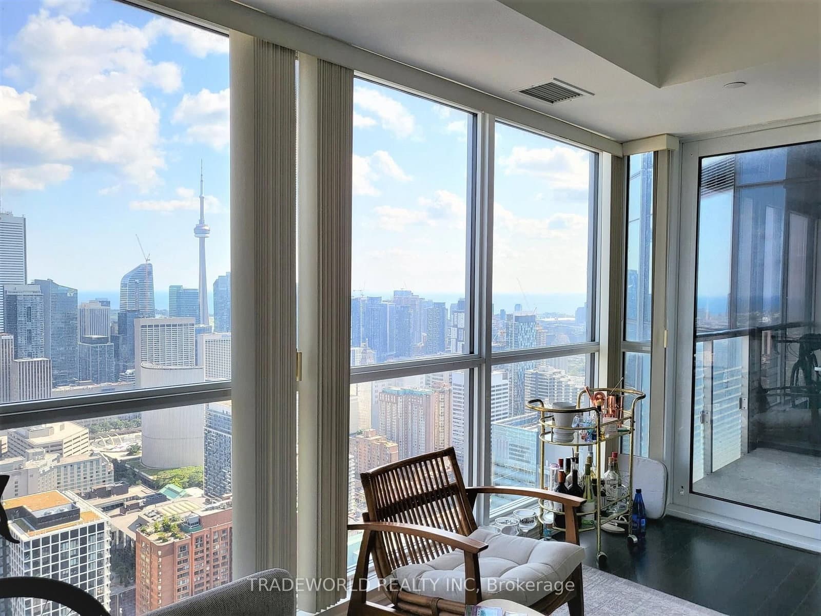 386 Yonge Street, Unit 5407 thumbnail 2