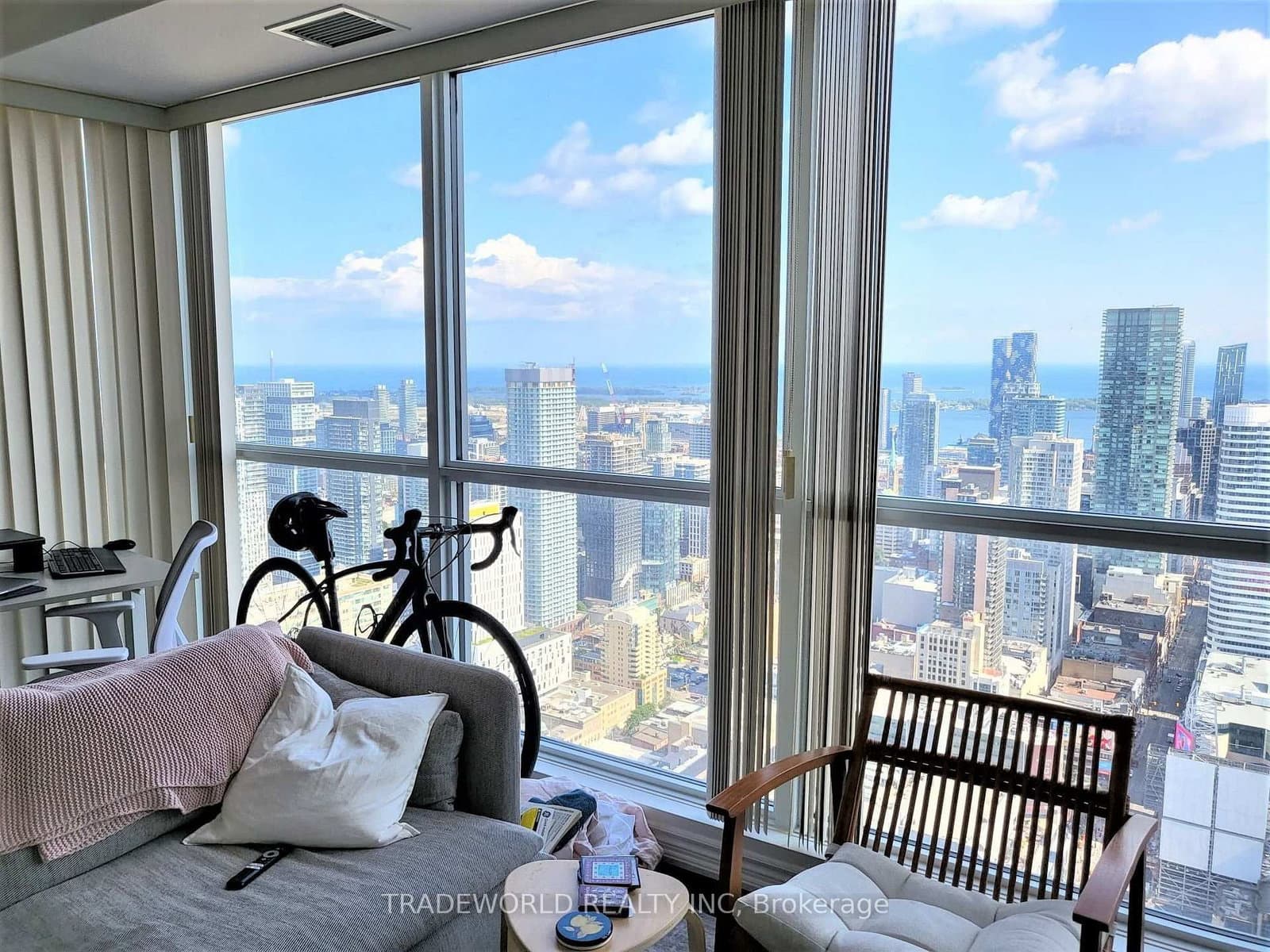 386 Yonge Street, Unit 5407 thumbnail 4