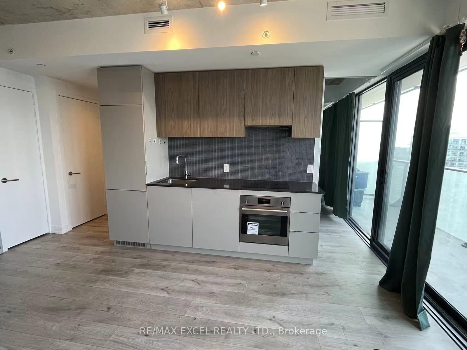161 Roehampton Avenue, Unit 3702 thumbnail 11
