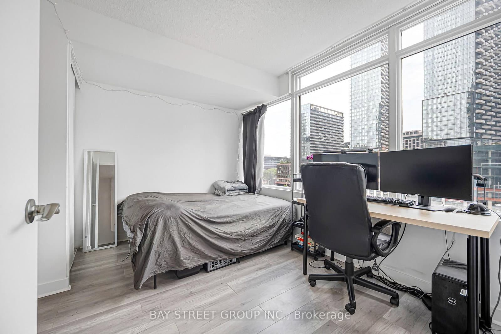 25 Telegram Mews, Unit 816 thumbnail 16