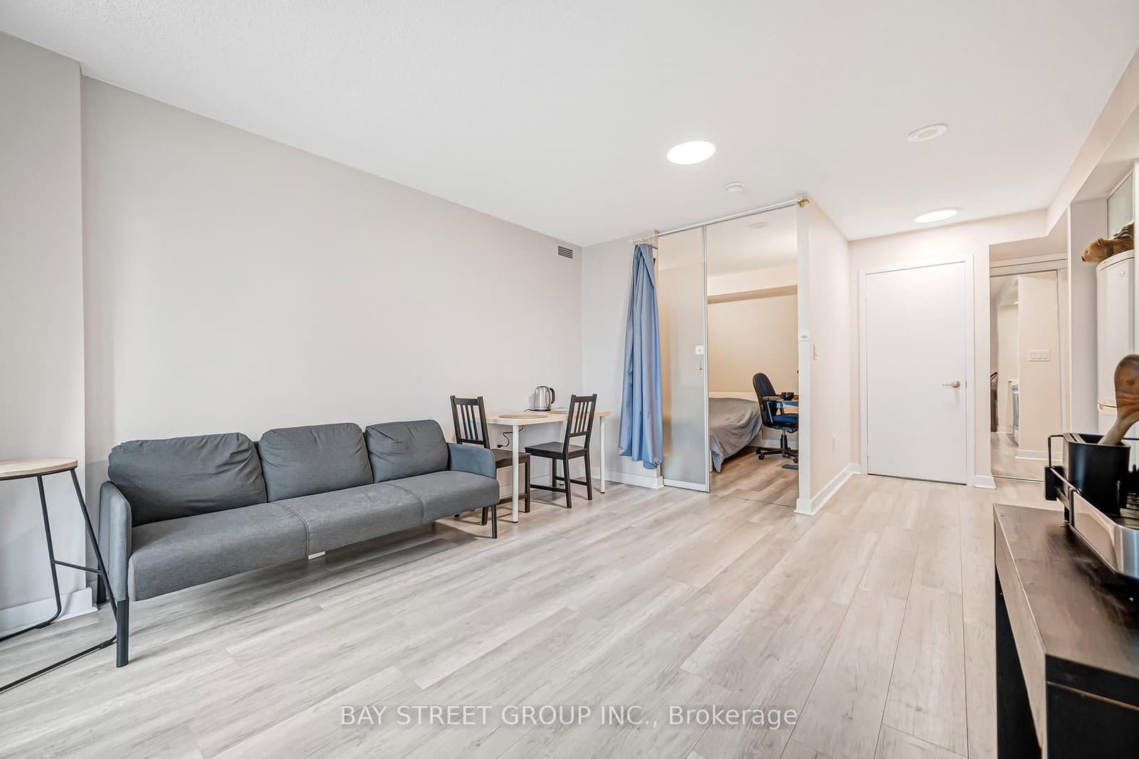 25 Telegram Mews, Unit 816 thumbnail 4