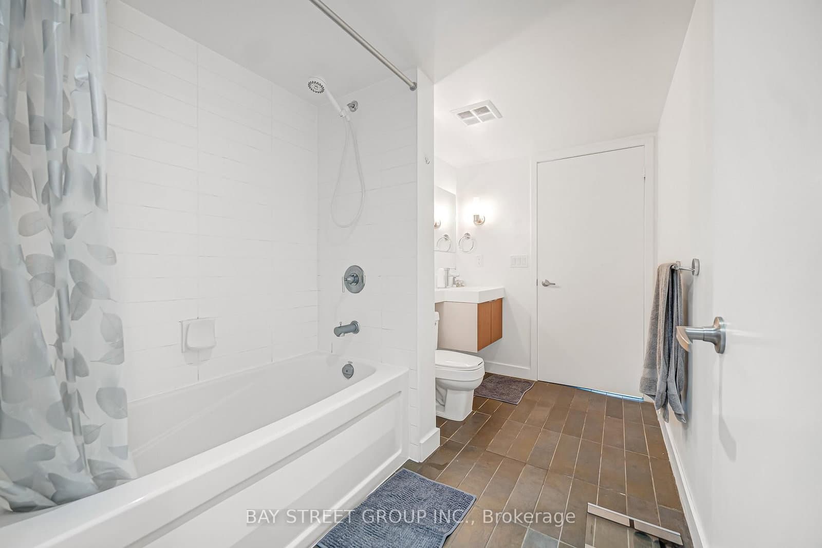 25 Telegram Mews, Unit 816 thumbnail 5