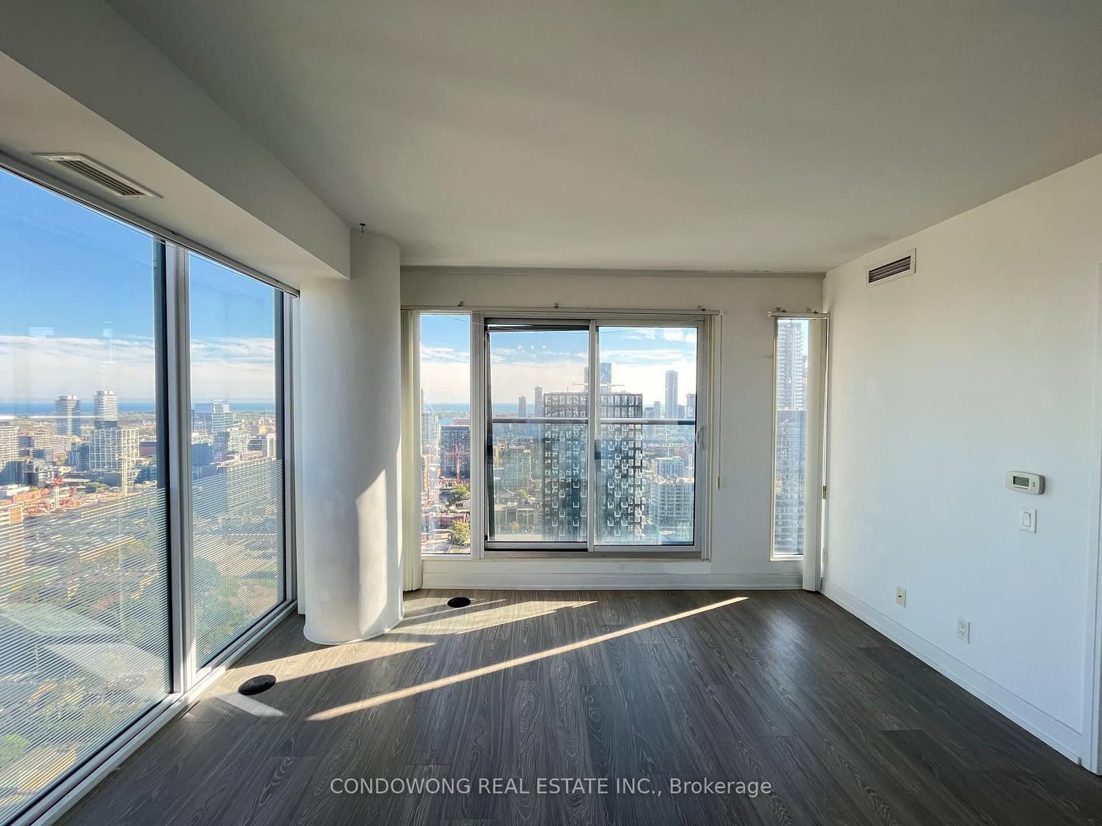 181 Dundas Street E, Unit 3905 thumbnail 2
