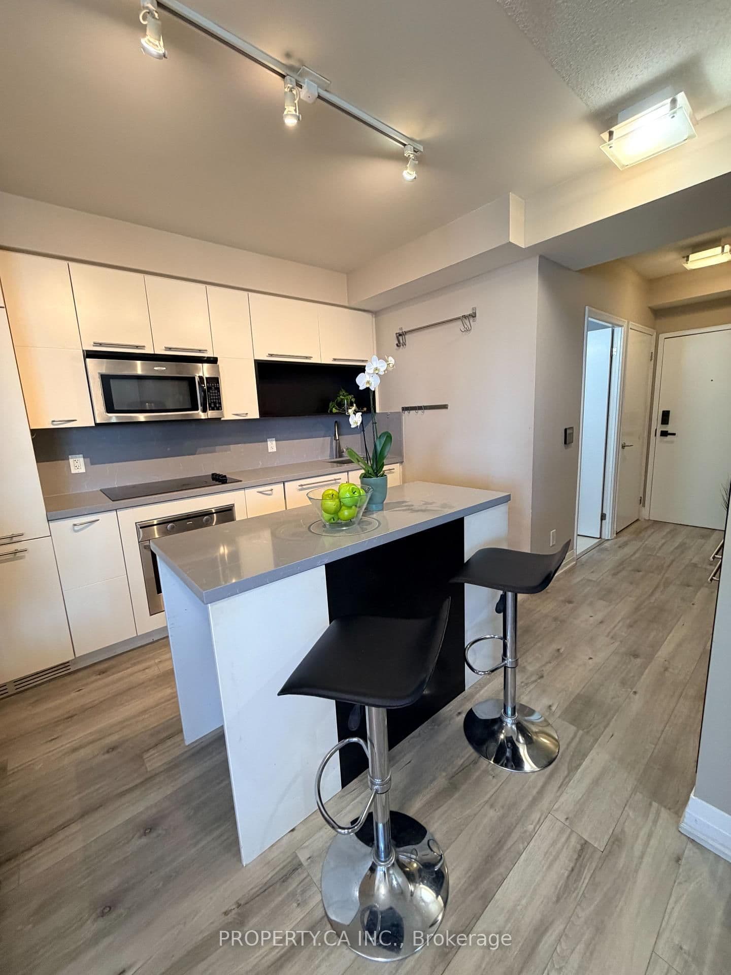 21 Carlton Street, Unit 3405 thumbnail 4