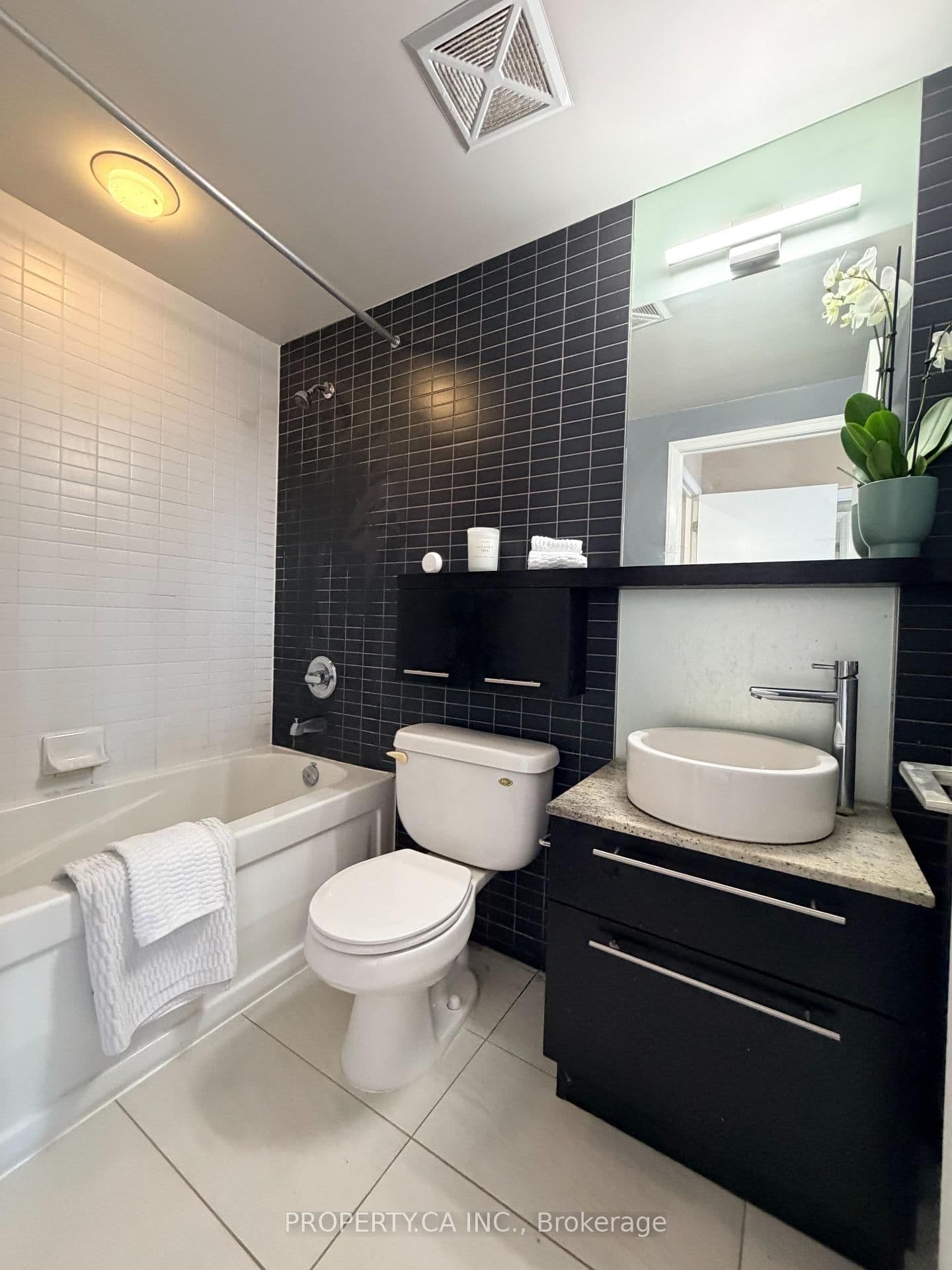 21 Carlton Street, Unit 3405 thumbnail 7
