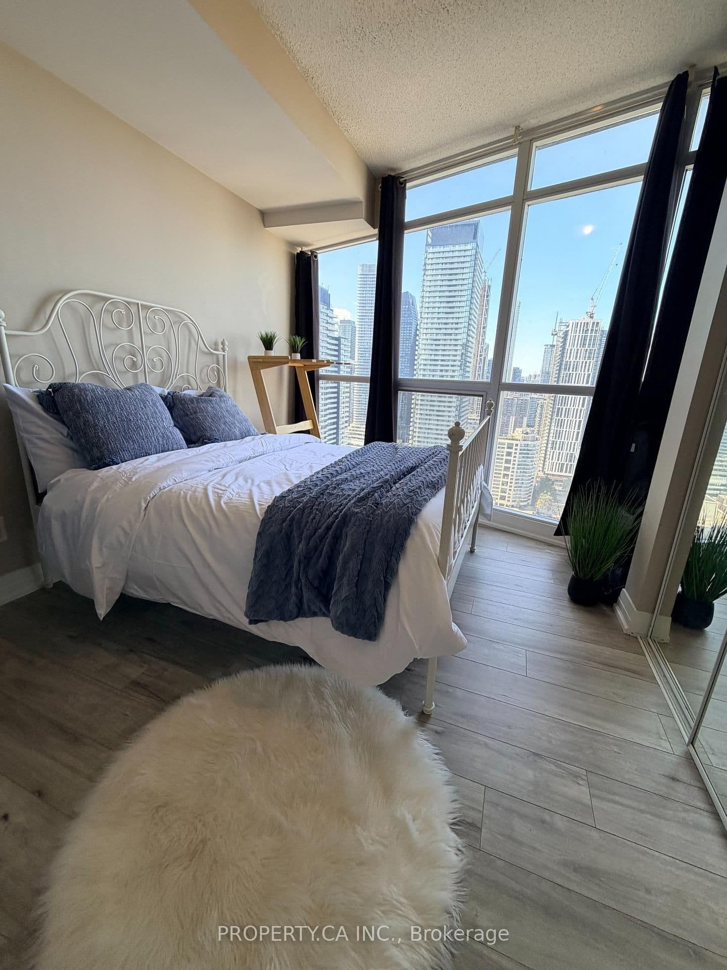 21 Carlton Street, Unit 3405 thumbnail 9