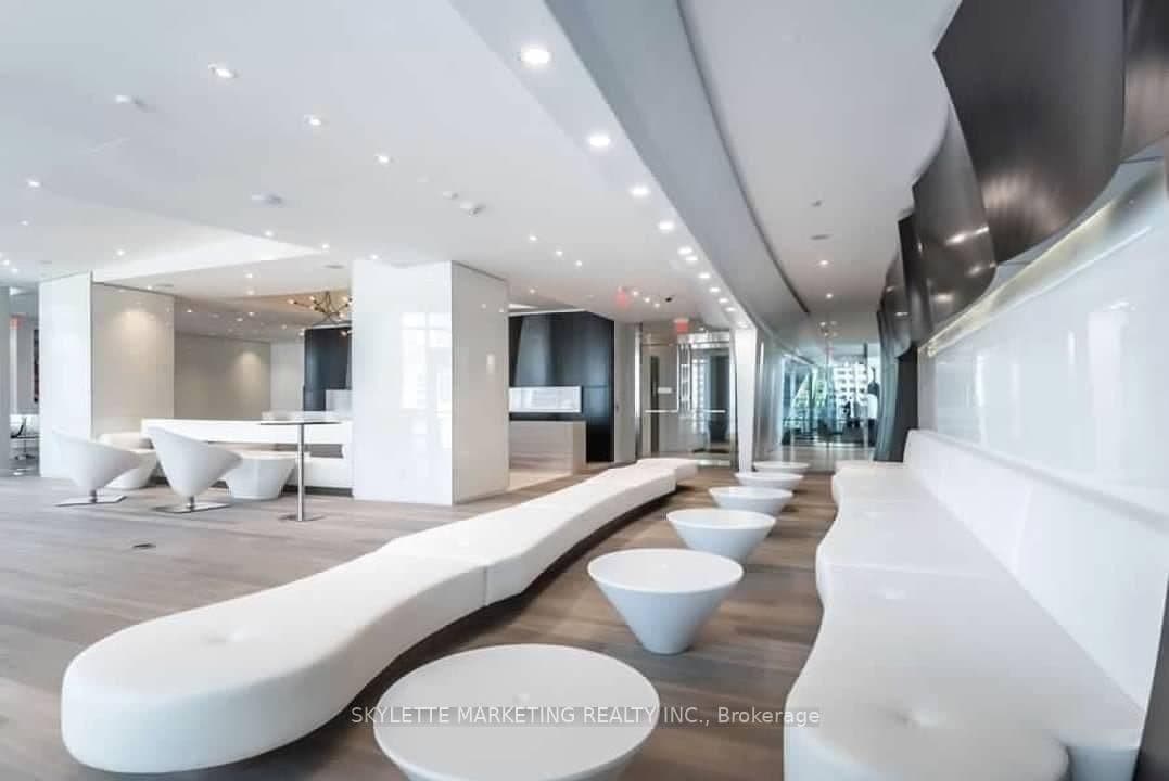 1 Bloor Street E, Unit 3710 thumbnail 12