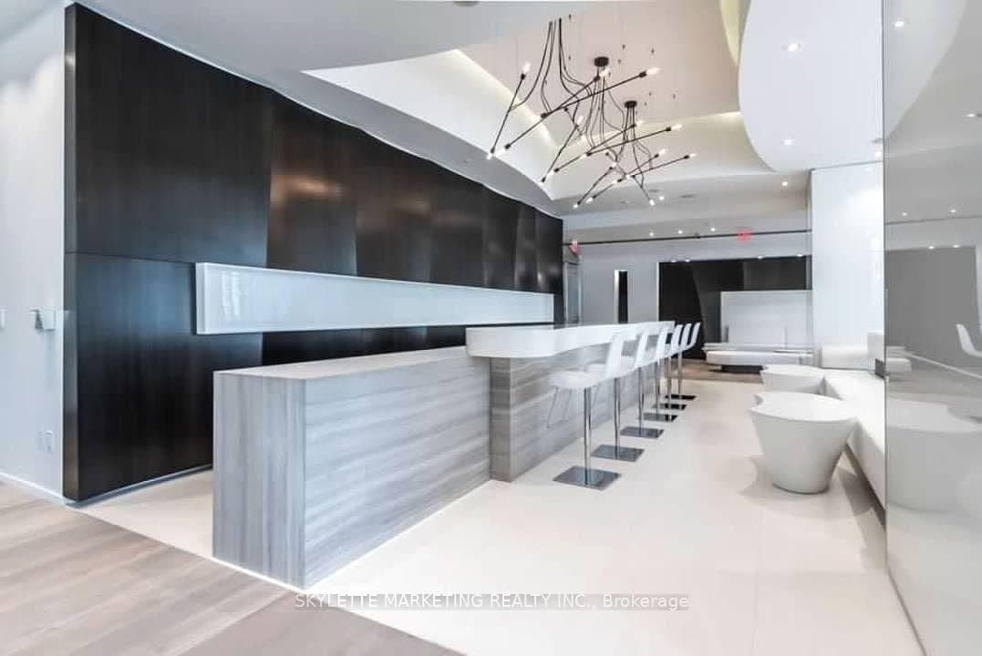 1 Bloor Street E, Unit 3710 thumbnail 13