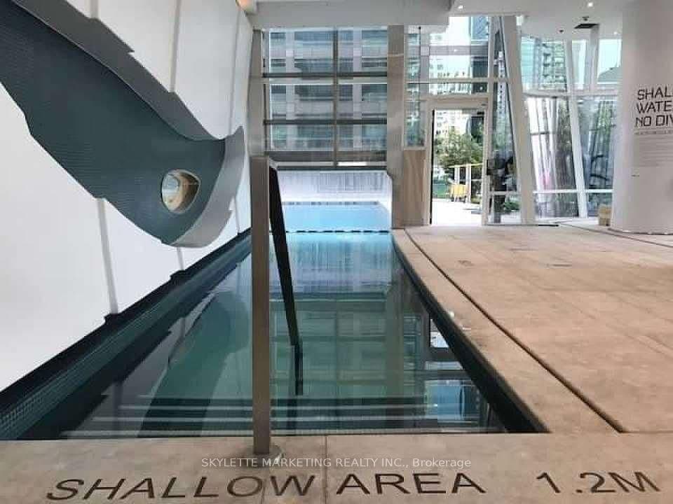 1 Bloor Street E, Unit 3710 thumbnail 20