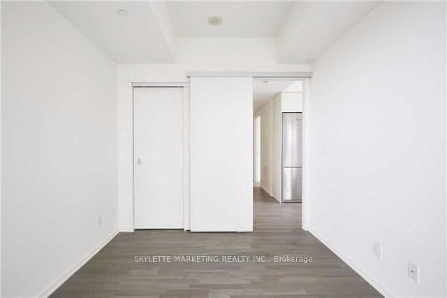 1 Bloor Street E, Unit 3710 thumbnail 4