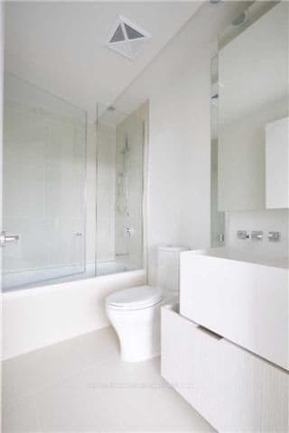 1 Bloor Street E, Unit 3710 thumbnail 8